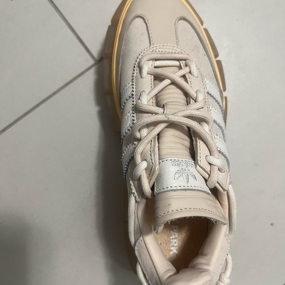 Never worn Ivy Park Super Sleek Adidas in beige - Picture 4 of 5